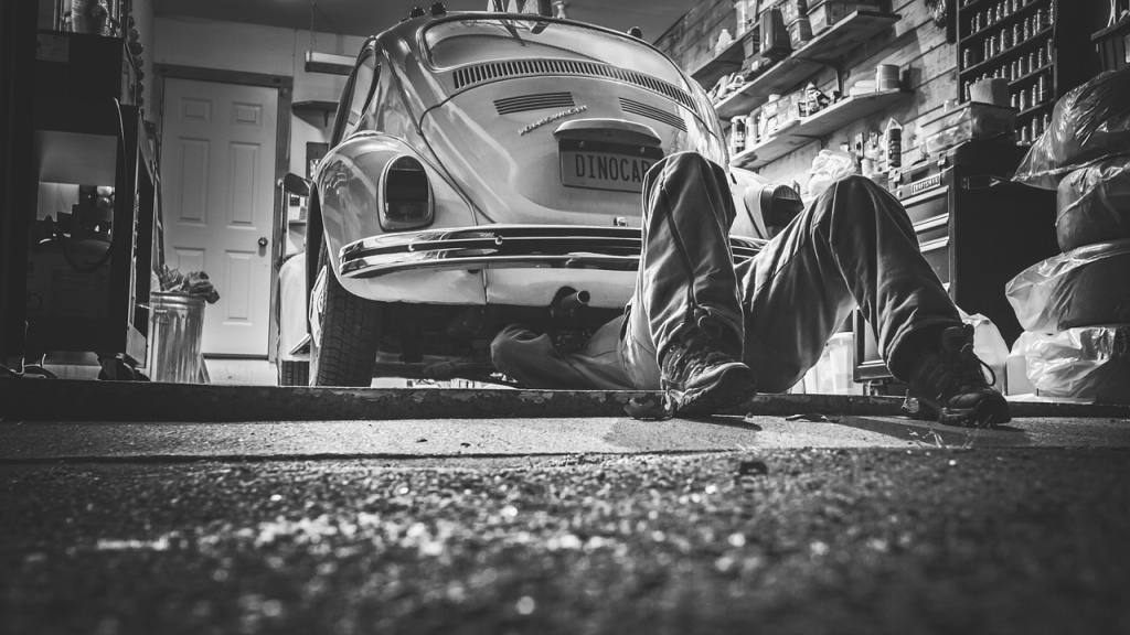 hombre, coche, reparar, Pixabay