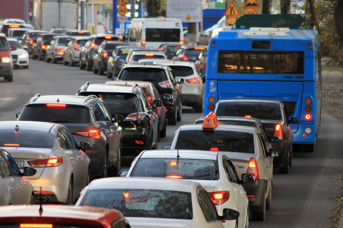 tráfico, la carretera, vehiculos ,Pixabay