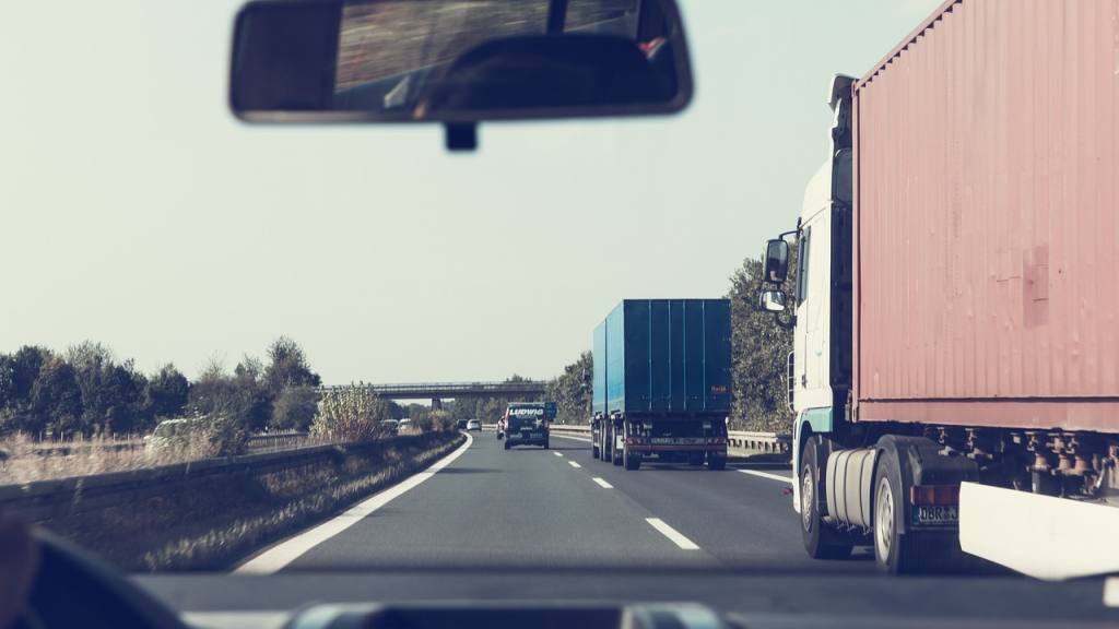 carretera, barandillas, vehiculos, Pixabay