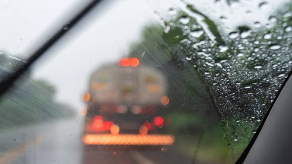 Manejar con lluvia, freepik.es