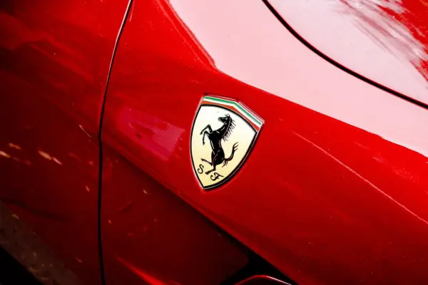La historia de Ferrari ,Internet
