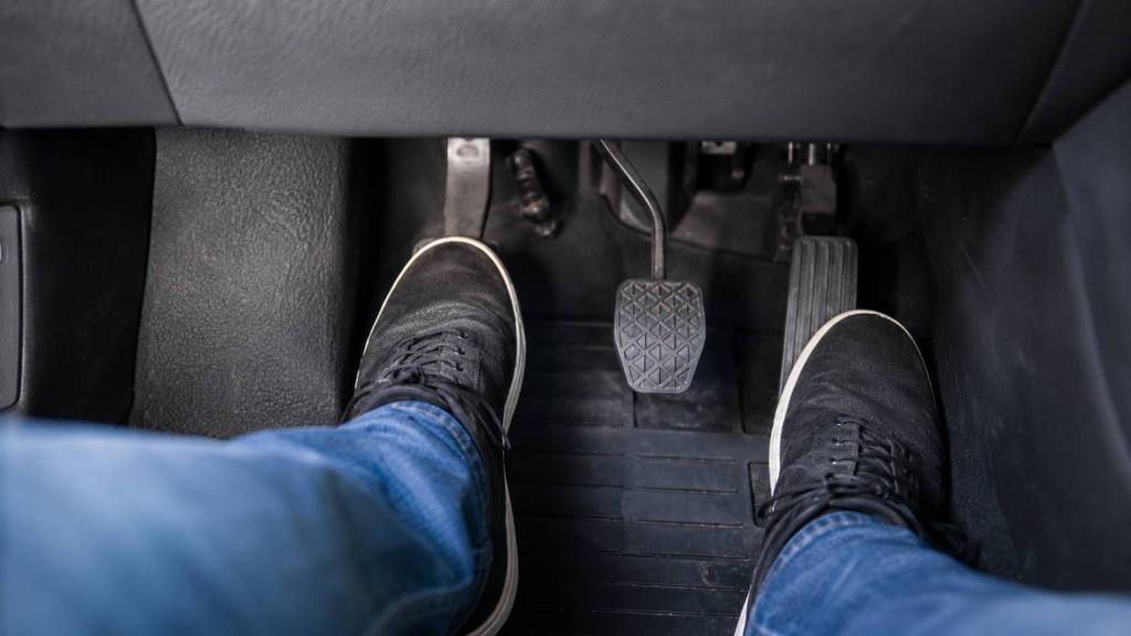 Embrague en autos manuales, Imagen generada por IA / ChatGPT