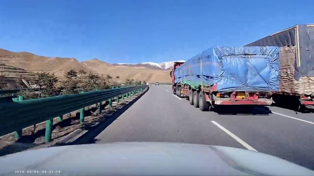 Camionero en China, x.com @ceciarmy