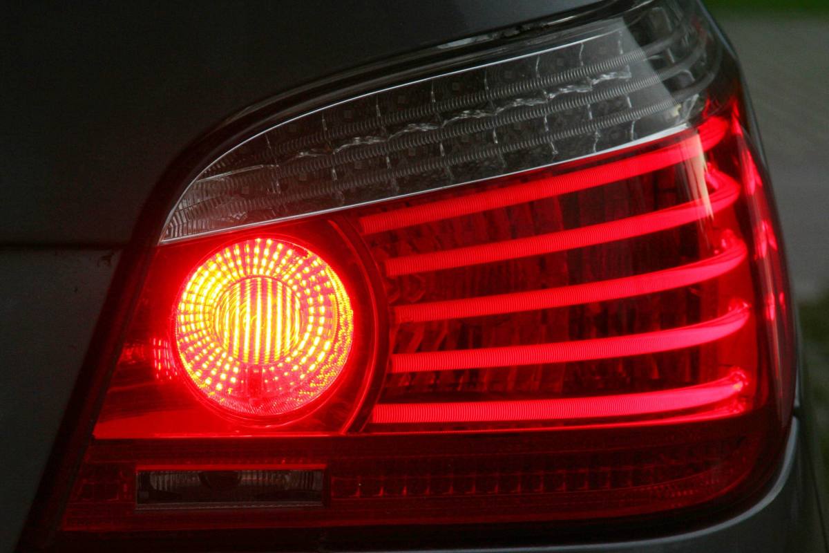 luz de freno, luz trasera del coche ,Pixabay