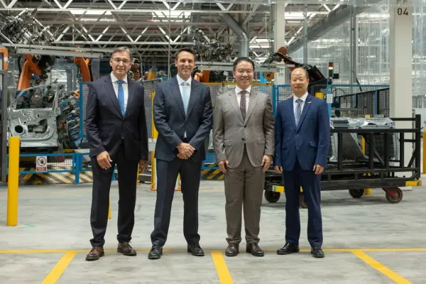 Geely y Ford - Prensa