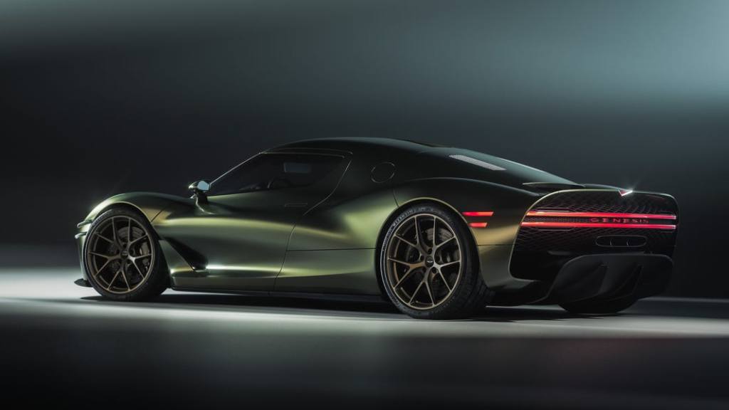 El Genesis Magma GT ruge en una subida italiana y apunta a producción en 2030 con un posible V-8 biturbo, hips.hearstapps.com