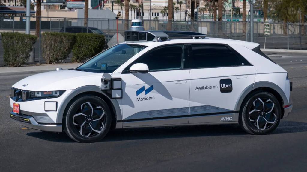Un robotaxi Hyundai Ioniq 5 en Las Vegas, operado por Motional y Uber., Cortesía de Motional