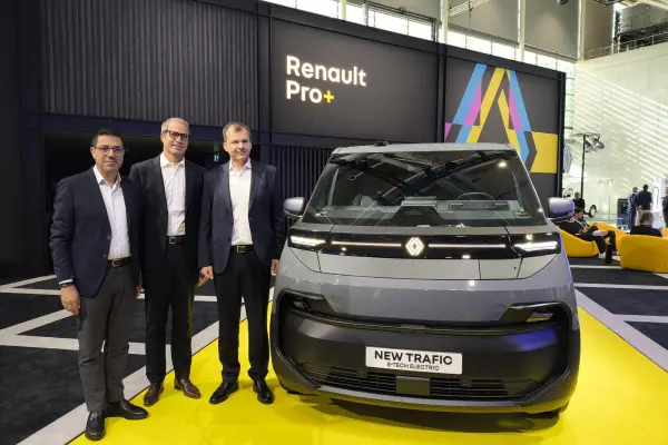 Renault lanza la Trafic Van E-Tech: hasta 690 km urbanos y 280 km recuperados en 20 minutos ,estaticos-cdn.prensaiberica.es