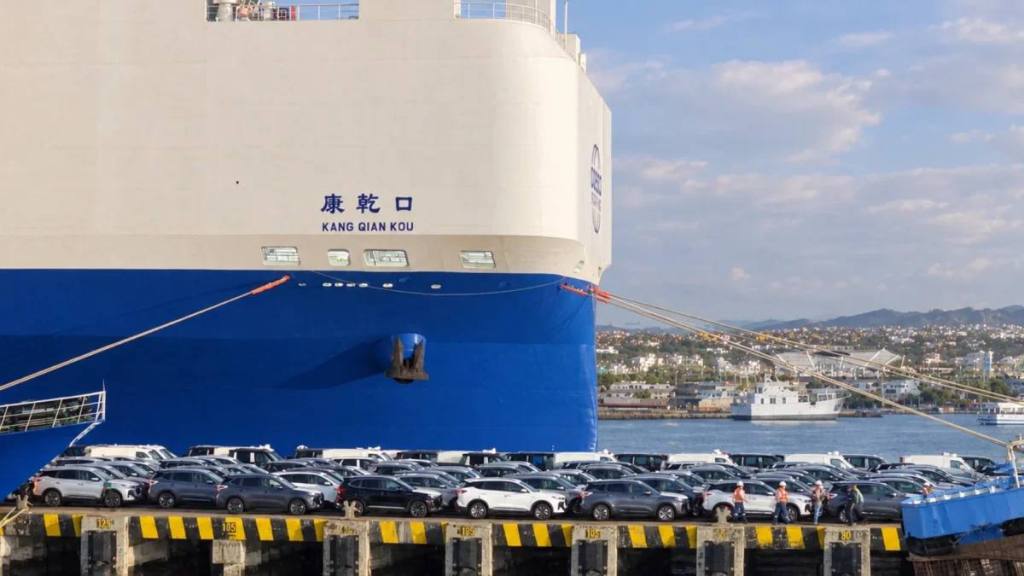 El Puerto de Manta consolida su liderazgo automotor con una descarga récord de 5.335 vehículos en 24 horas, imagenes.expreso.ec