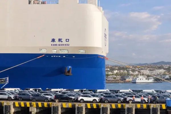 El Puerto de Manta consolida su liderazgo automotor con una descarga récord de 5.335 vehículos en 24 horas ,imagenes.expreso.ec