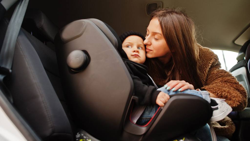 Ecuador cerca de hacer obligatorias las sillas infantiles para menores de 12 años en autos, media.elcomercio.com