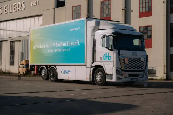 El primer Hyundai XCIENT Fuel Cell del mundo con una carrocería de logística de bebidas especialmente desarrollada ,Prensa